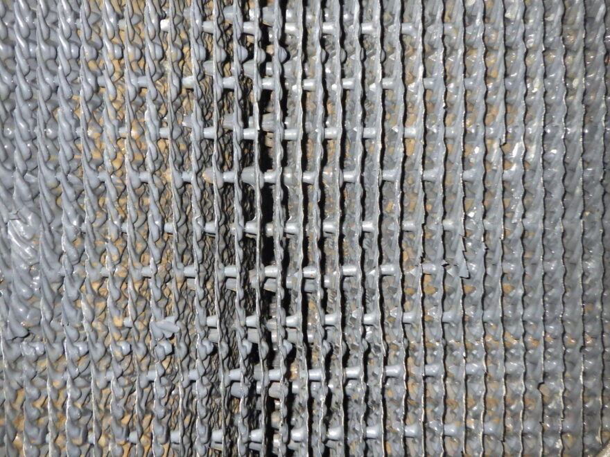 冷却塔充填材清掃ビフォーアフター